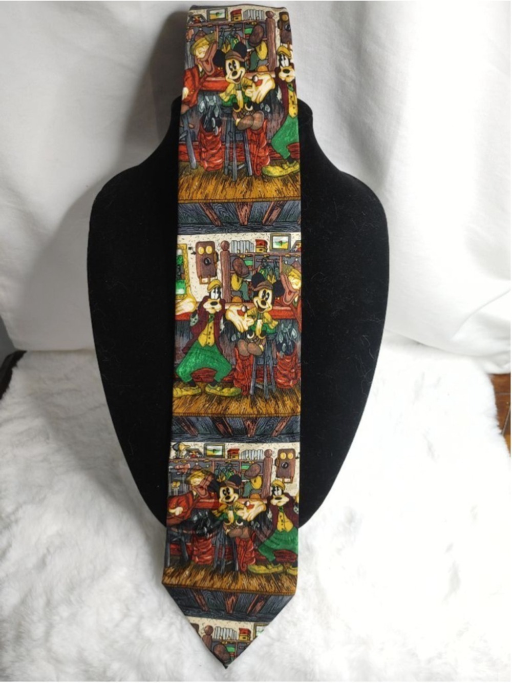 Vintage Men's Disney Mickey & Co. Golf Bar Scene Tie